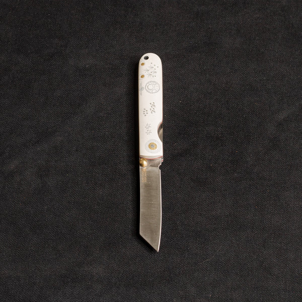 Beyaz Mikarta Kabzalı Kam Davulu Deseni İşlemeli Çakı T30 N 690