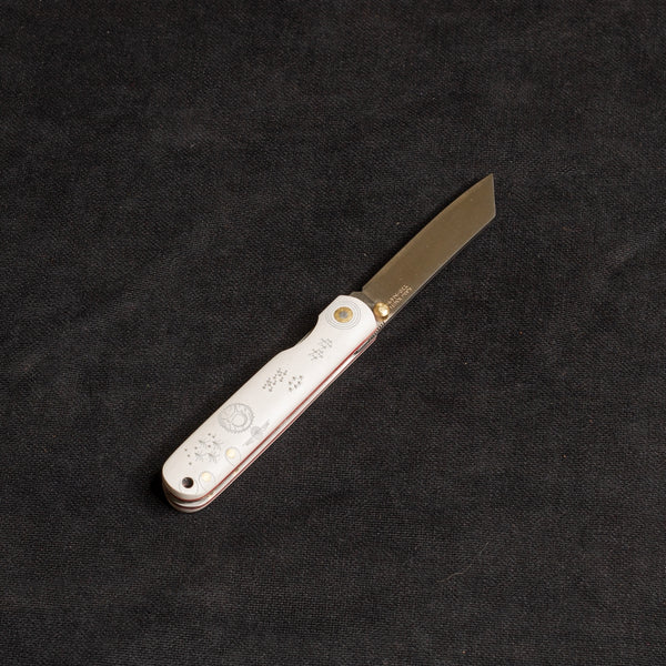 Beyaz Mikarta Kabzalı Kam Davulu Deseni İşlemeli Çakı T30 N690