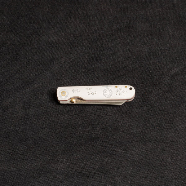 Beyaz Mikarta Kabzalı Kam Davulu Deseni İşlemeli Çakı T30 N 690