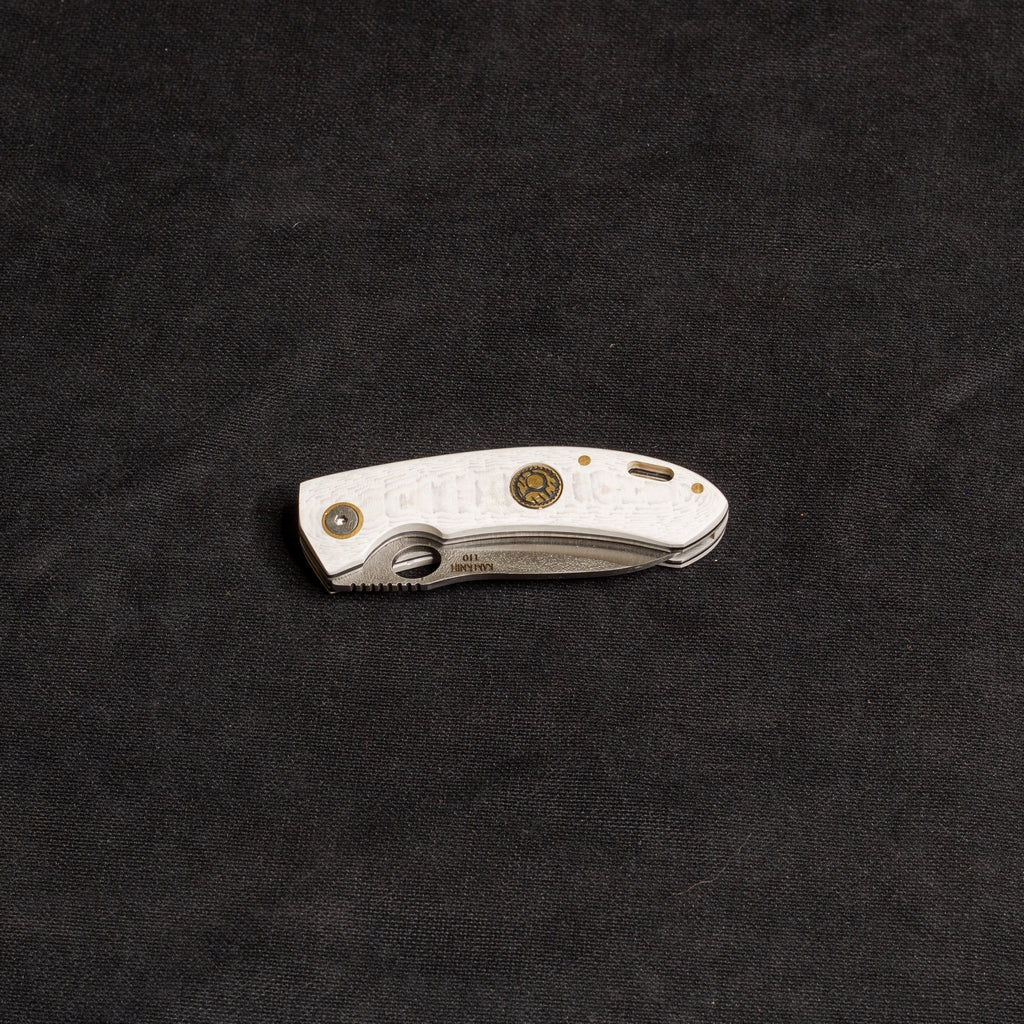 Kırçıllı Beyaz İçten Kilitli D2 Çakı  T10 - D2