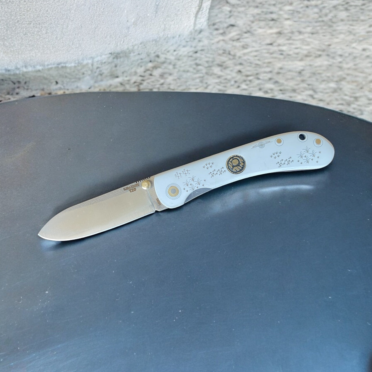 İçten Kilitli Rulmanlı Tactical Çakı Kam Davulu İşlemeli Beyaz - T20 - N690