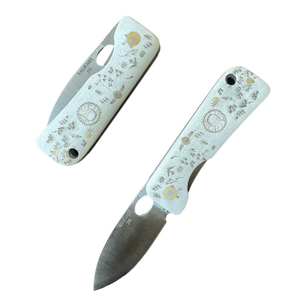 Kam Davulu İşlemeli Beyaz Mikarta İçten Kilitli Çakı - Dayanıklı D2 J10-D2