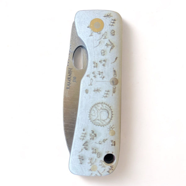 Kam Davulu İşlemeli Beyaz Mikarta İçten Kilitli Çakı - Dayanıklı D2 J10-D2