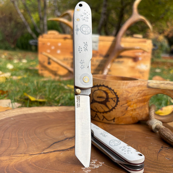 Beyaz Mikarta Kabzalı Kam Davulu Deseni İşlemeli Çakı T30 N690