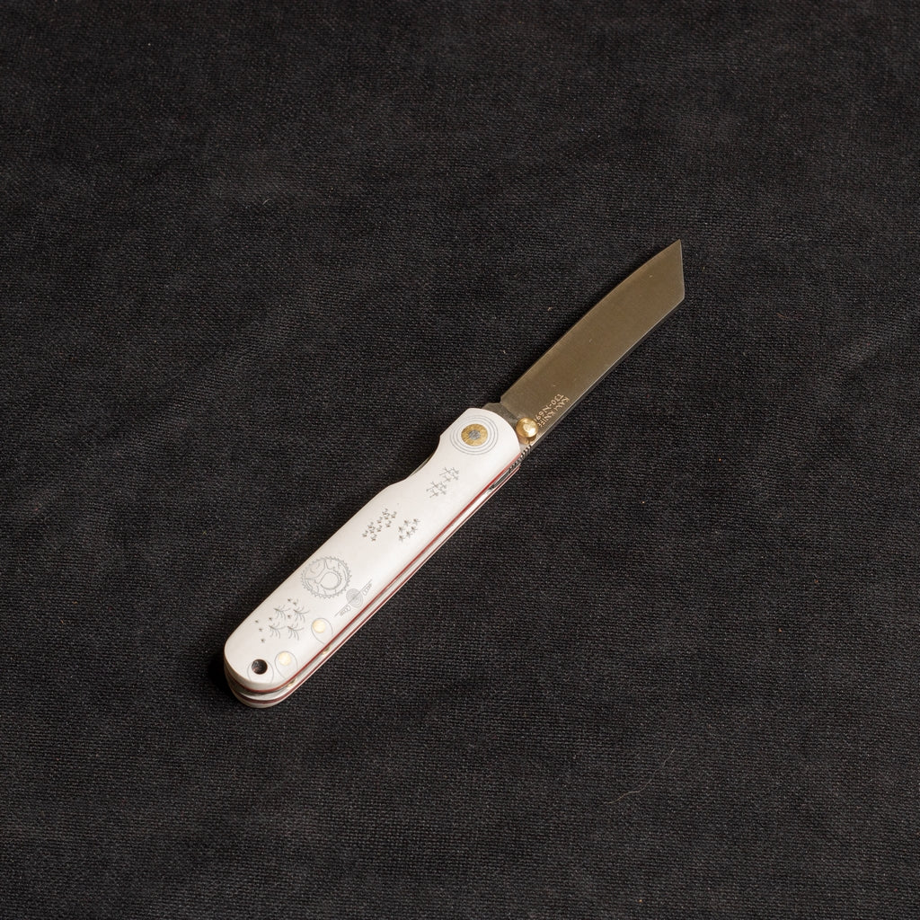 Beyaz Mikarta Kabzalı Kam Davulu Deseni İşlemeli Çakı T30 N 690