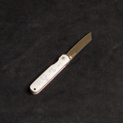 Beyaz Mikarta Kabzalı Kam Davulu Deseni İşlemeli Çakı T30 N 690