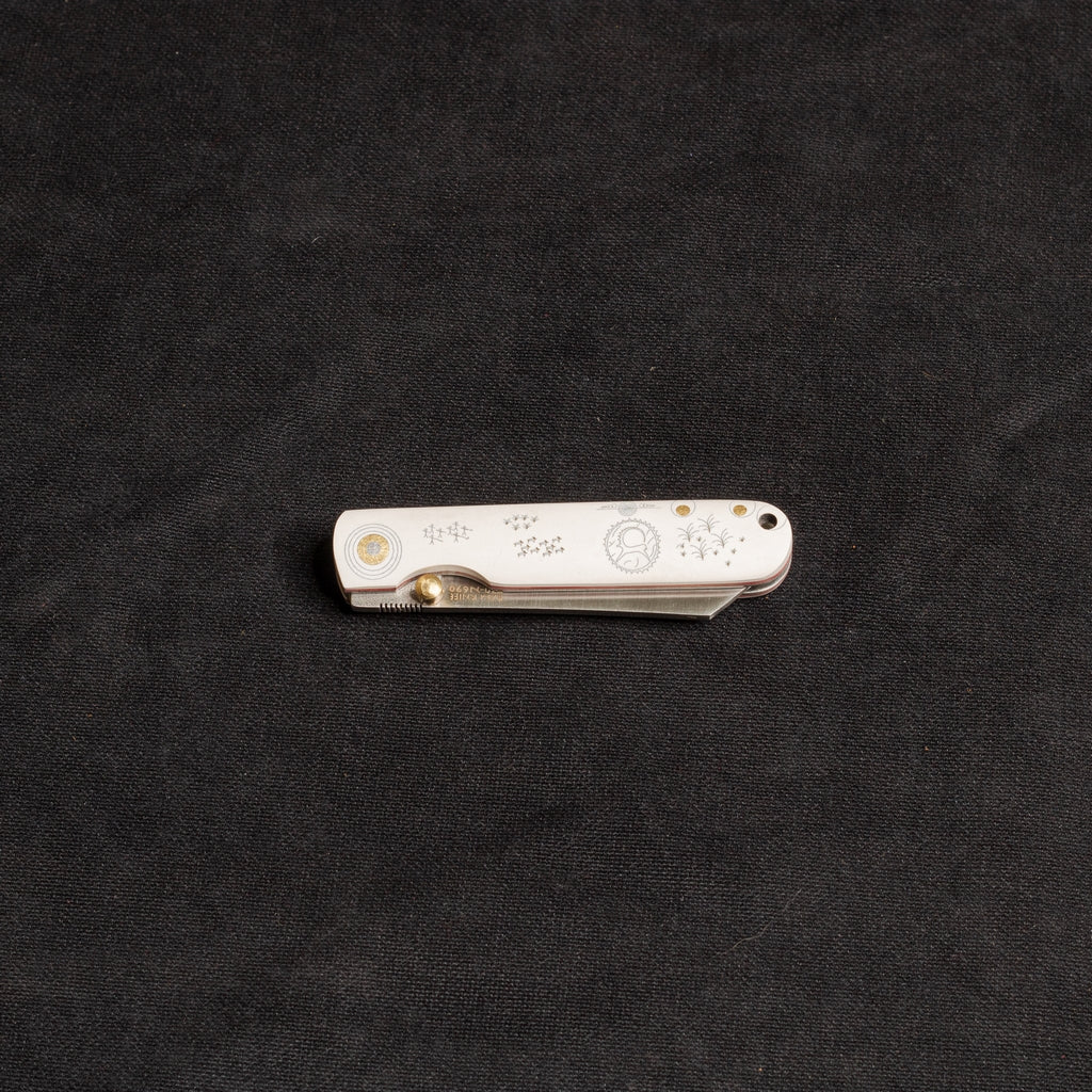 Beyaz Mikarta Kabzalı Kam Davulu Deseni İşlemeli Çakı T30 N 690