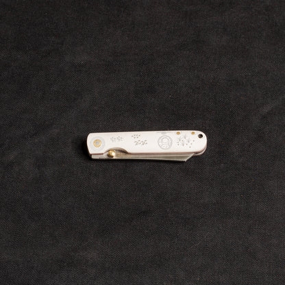 Beyaz Mikarta Kabzalı Kam Davulu Deseni İşlemeli Çakı T30 N 690