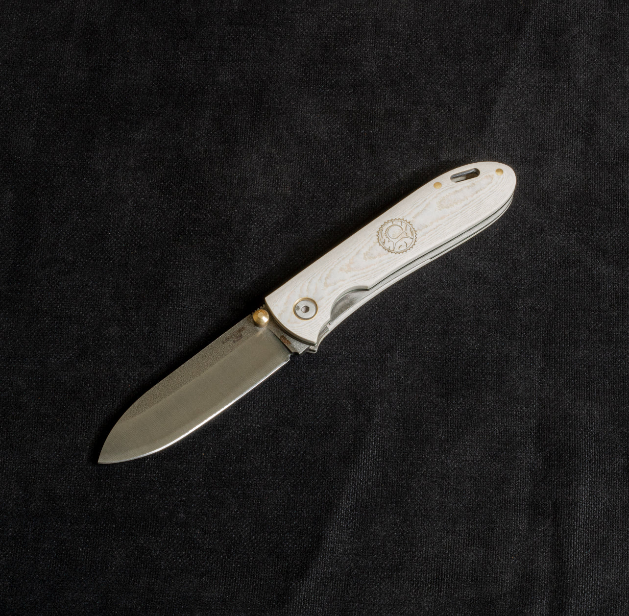 İçten Kilitli Rulmanlı Tactical Çakı  Kırçıllı Beyaz - T20 - N690