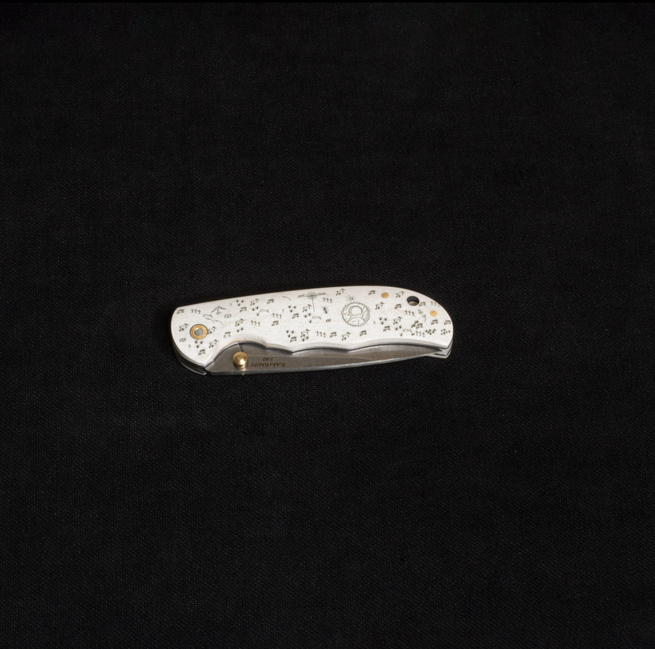 İçten Kilitli Rulmanlı Tactical Çakı Beyaz Kam Davulu  Desenli  - T40 - N690