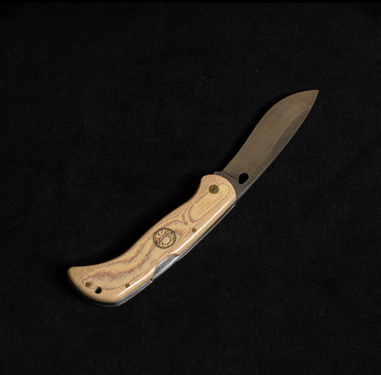 Doğa Tutkunlarına Özel: Büyük Boy Sırttan Kilitli Çakı Meşe Mikarta Koleksiyonu - TR99-N690